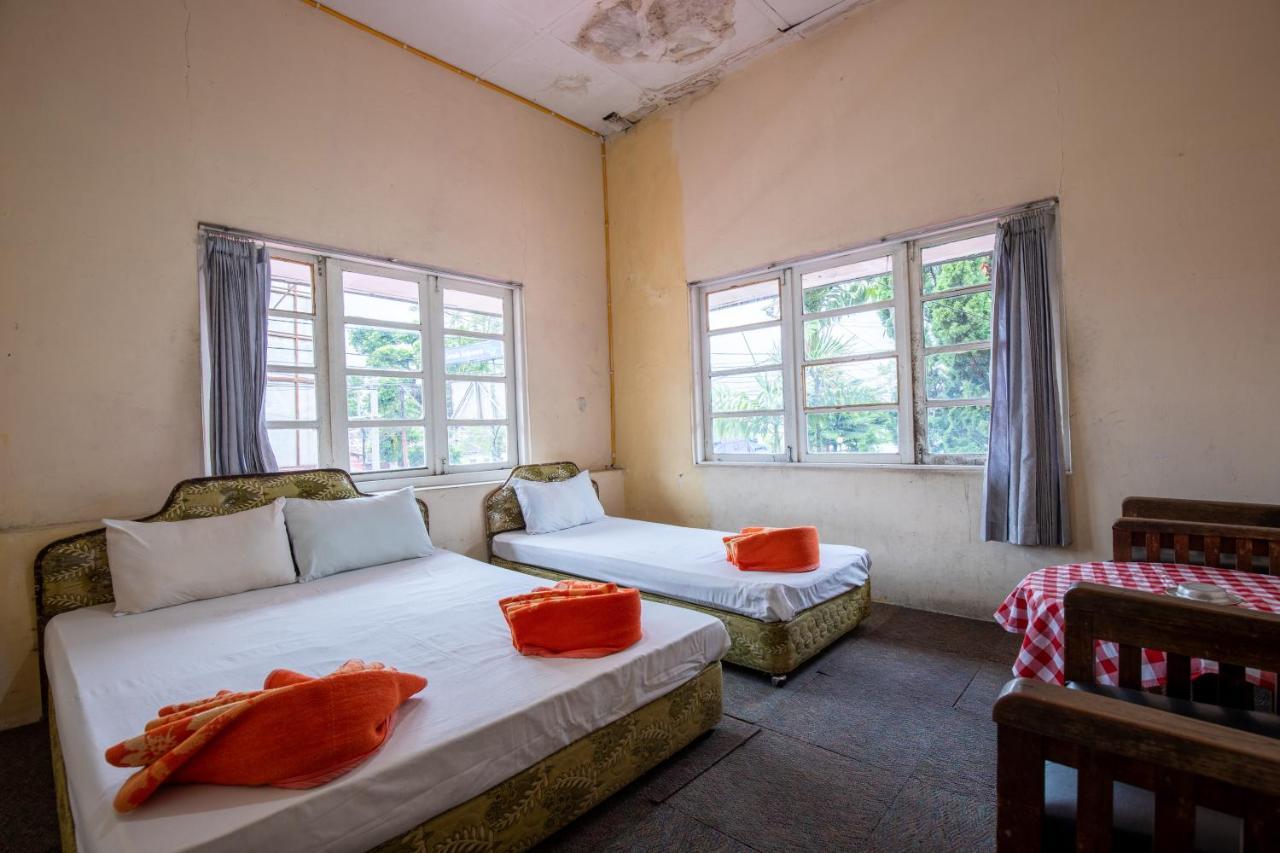 Hotel Jogja בוקיטינגי מראה חיצוני תמונה